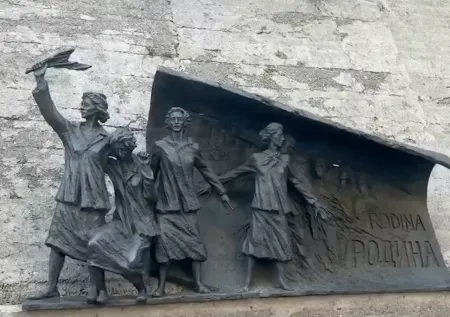 Мемориал советским женщинам-партизанам открыли в Европе