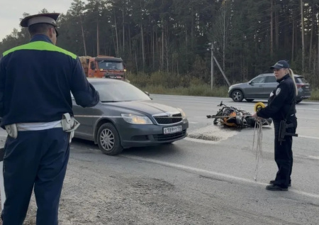 Мотоциклист разбился насмерть во время обгона под Екатеринбургом