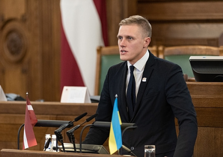 «Фашистский слет»: главе МВД Латвии «прилетело» за чествование памяти СС