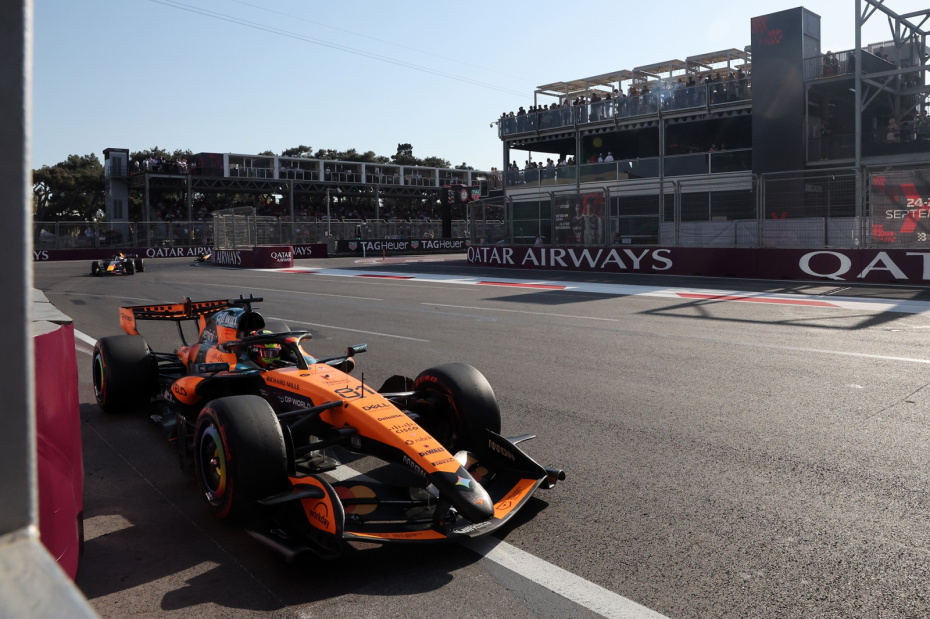 Австралийский гонщик команды McLaren Оскар Пиастри во время Гран-при Азербайджана «Формулы-1» 2026 года