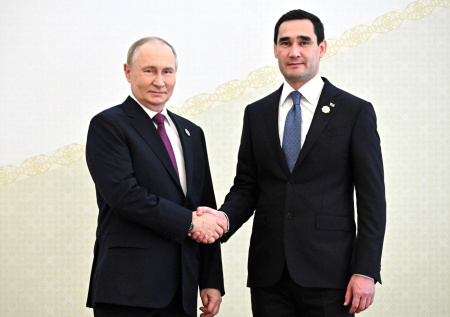 Путин поздравил президента Туркменистана с Днем независимости