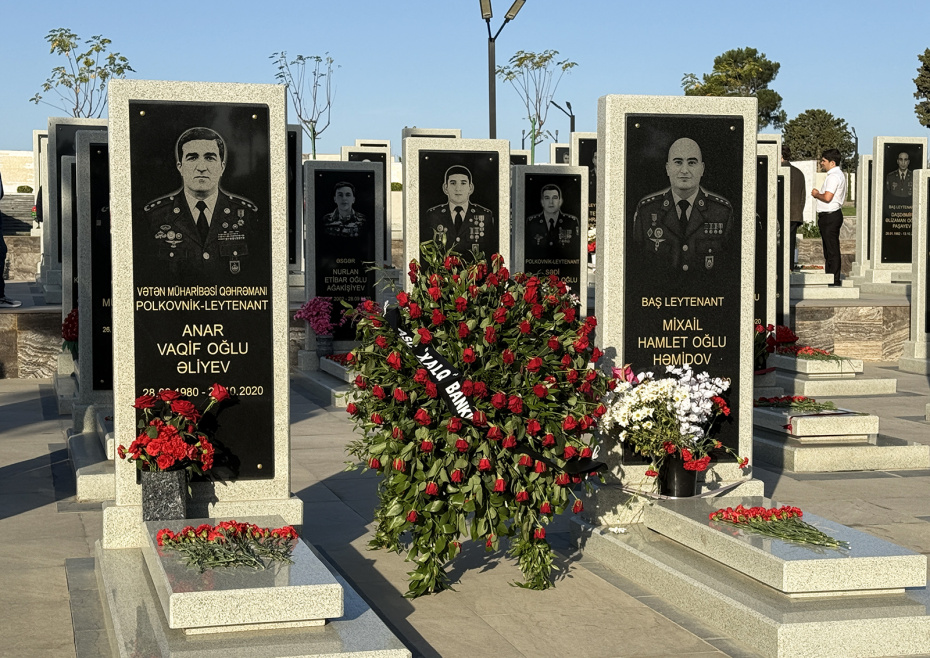 День памяти шехидов на II Аллее почётного захоронения в Баку