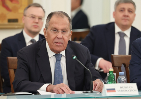 Лавров ответил Макрону на слова о похоронах Анкориджа