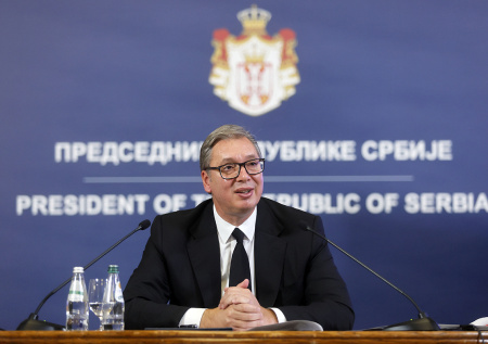 Ушедший в отставку Вучич передал полномочия президента Сербии