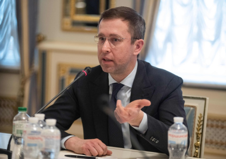Премьер Украины объявил о заморозке бюджета страны