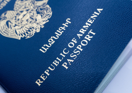 Посольство Армении объяснило приостановку выдачи паспортов в России