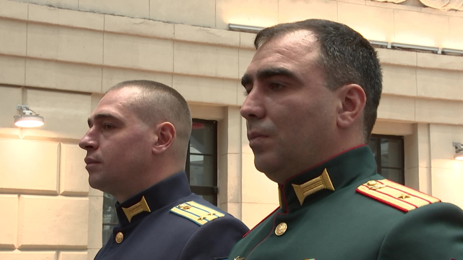 Подполковник Роман Черемухов (слева) и майор Энвер Набиев. Герой России, гвардии майор