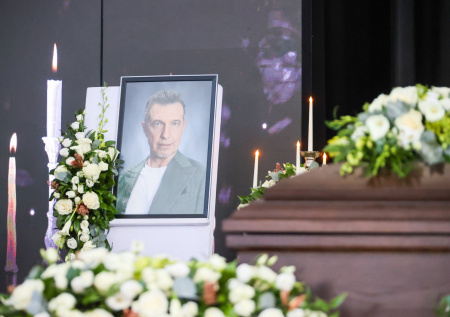 «Благодарен судьбе»: певец Титов о дружбе с Соседовым