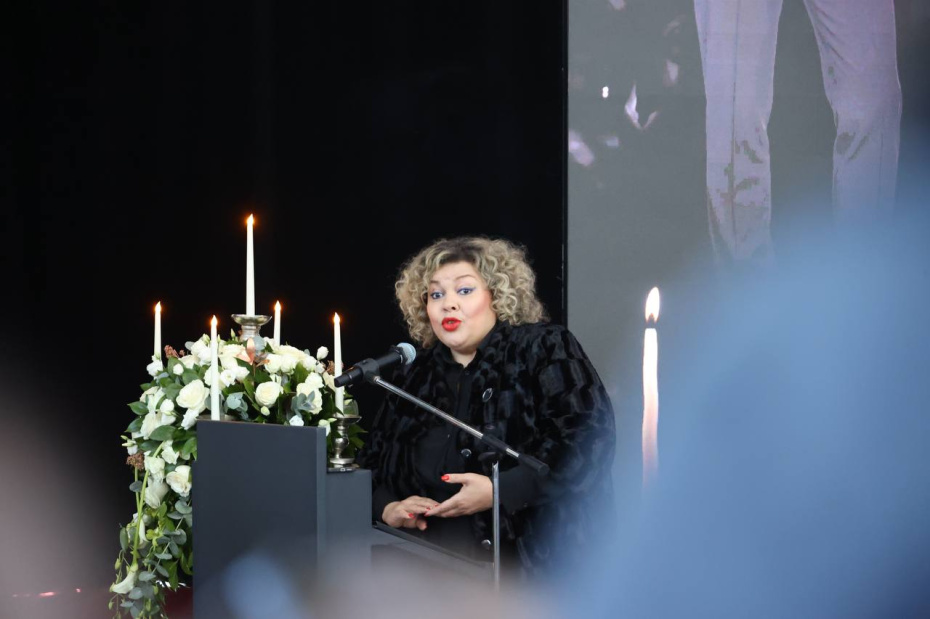 Певица Виктория Пьер-Мари на церемонии прощания с Сергеем Соседовым в Большом траурном зале на Троекуровском кладбище в Москве