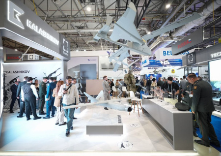 «Калашников» представил на выставке ADEX 26 универсальный ударный дрон