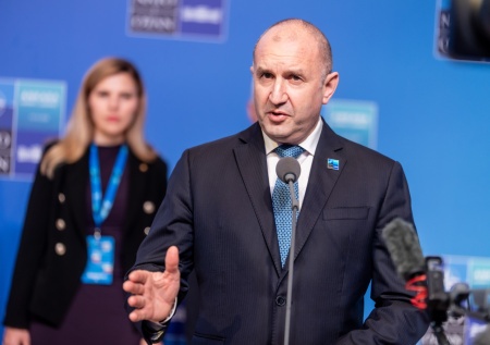 Премьер Болгарии заявил о нехватке людей в ВСУ