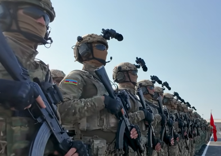Азербайджан ожидает роста доли частных компаний в поставках для армии
