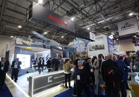 «Калашников» представил на выставке ADEX в Баку беспилотник с ИИ