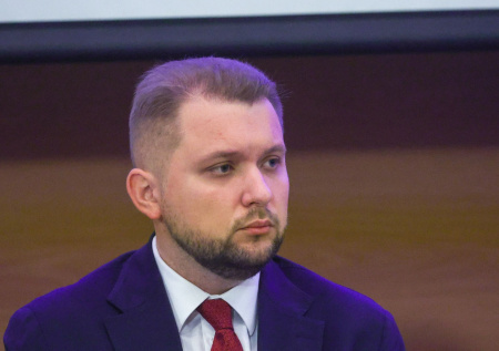 В Госдуме ответили, обязаны ли работники скачивать служебные приложения