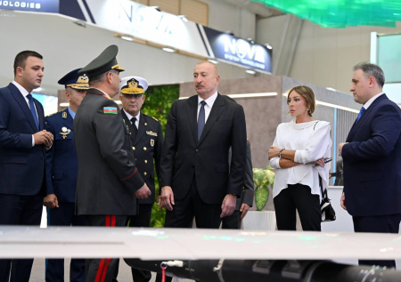 Алиев ознакомился с выставками ADEX 2026 и Securex Caspian в Баку