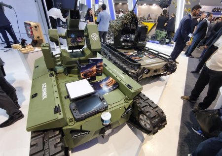 Азербайджан показал боевых роботов на ADEX 2026