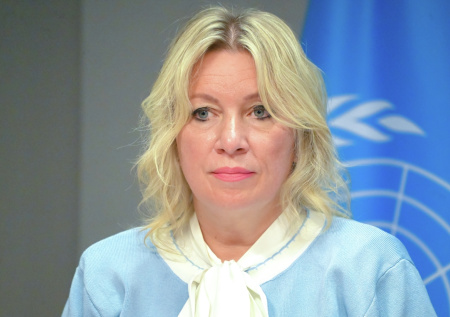 Захарова напомнила Мерцу, что Россия свято чтит