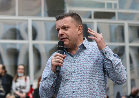 Журналист Парфенов сообщил о проблемах со зрением