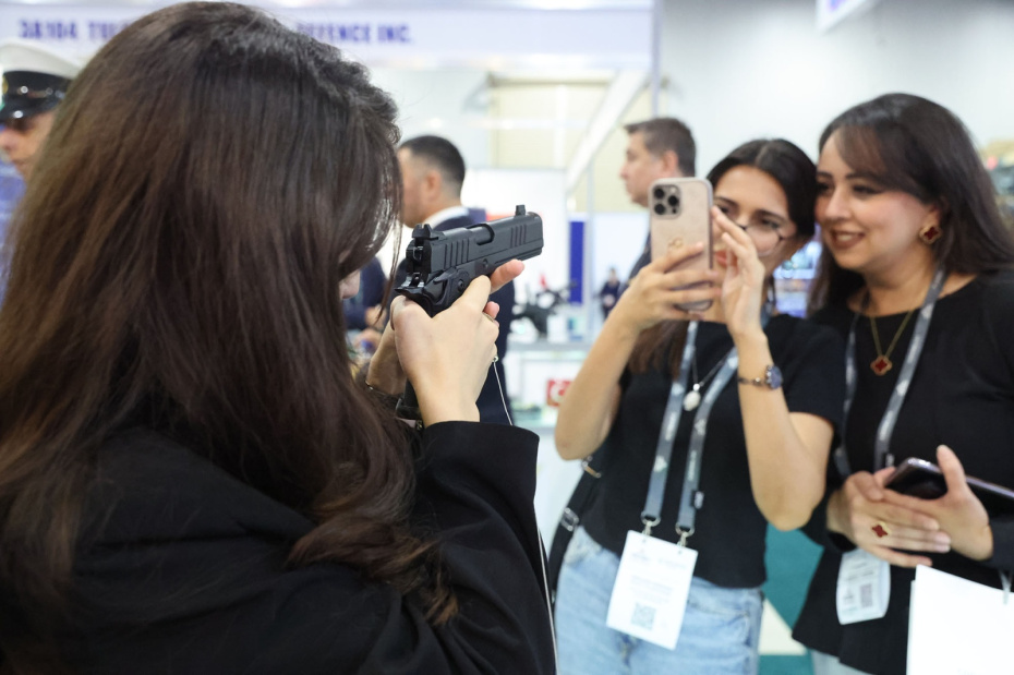 Посетители 6-й Международной выставки оборонной промышленности ADEX 2026
