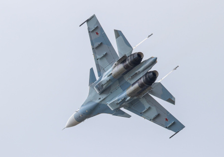 ВВС России подняли в небо «белого лебедя» и истребителей Су-30СМ