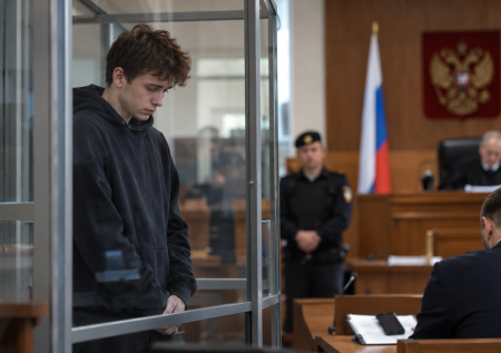 Почему подростки идут на теракты по приказу мошенников: рассказы родителей