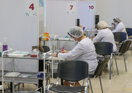 Мясников рассказал о трансформации COVID-19 и его текущей опасности
