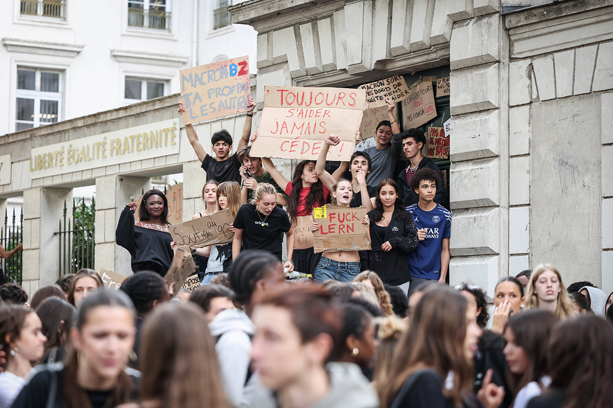 Во Франции учительские профсоюзы присоединились к митингу студентов – Bloomberg