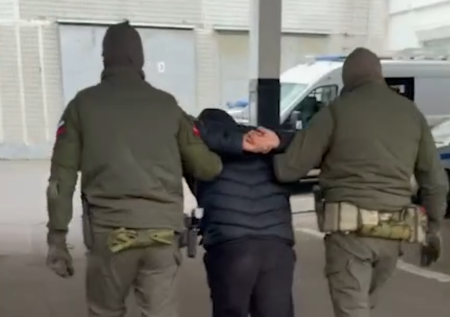 Момент задержания подозреваемого в убийстве женщины в Москве попал на видео