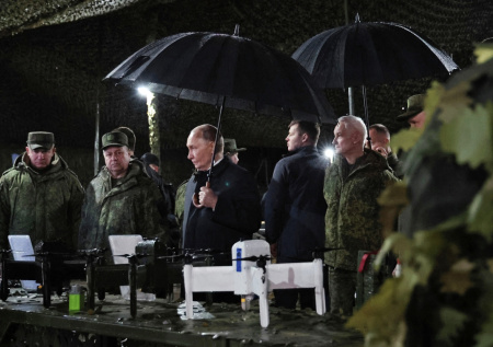 Россия показала иностранным делегатам новейшее вооружение на учениях