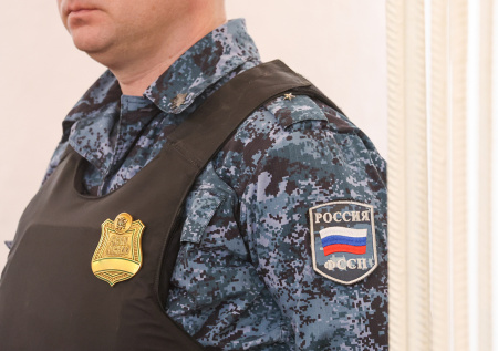 Приставы арестовали средства организатора концертов Уэста