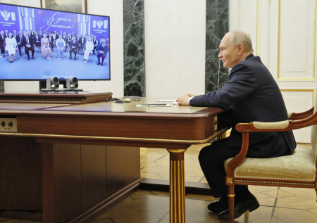Путин рассказал, когда учителей избавят от рутины