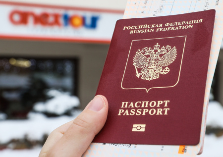 Россиянам напомнили о правилах оформления ребенку загранпаспорта