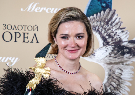 Дочь Никиты Михалкова тайно вышла замуж за главу ХМАО и родила ребенка