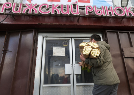 Участок с Рижским рынком и «Крестовским» выставят на торги