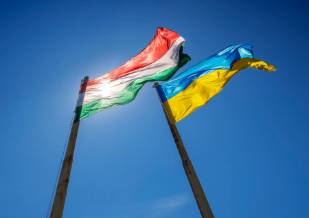 Венгрия сняла вето на переговоры о вступлении Украины в Евросоюз