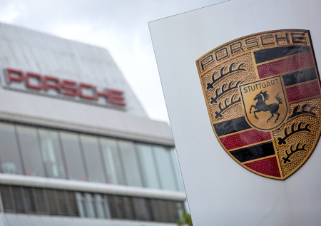 Porsche планирует избавиться почти от половины руководящих должностей