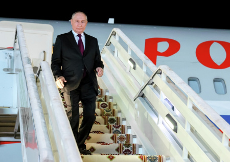 Путин прибыл в Туркмению