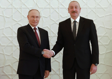 Путин и Алиев побеседовали в кулуарах Каспийского экологического саммита