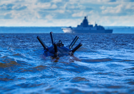 Несколько танкеров подорвались на морских минах в Ормузском проливе