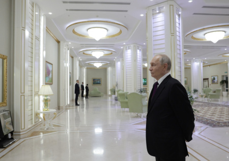 Путин приехал на саммит СНГ в Туркменбаши