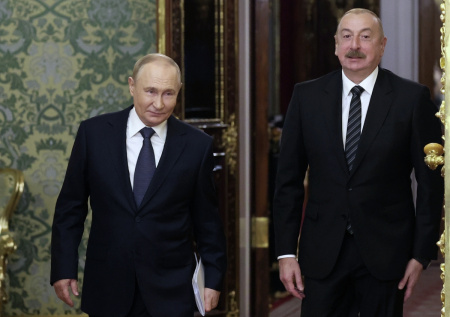 Путин и Алиев ушли вместе после Каспийского экологического саммита