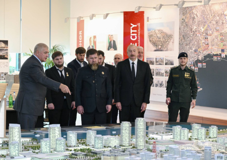 Алиев и Кадыров посетили «Белый город Баку»