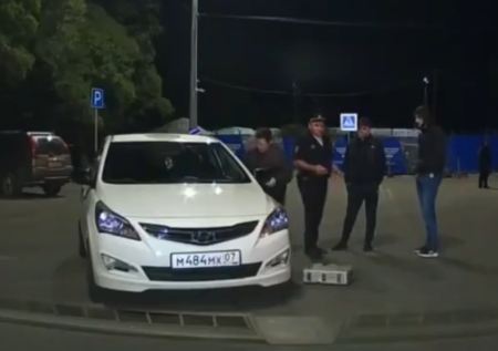 Мужчина угнал машину  и устроил гонки с полицией в Сочи