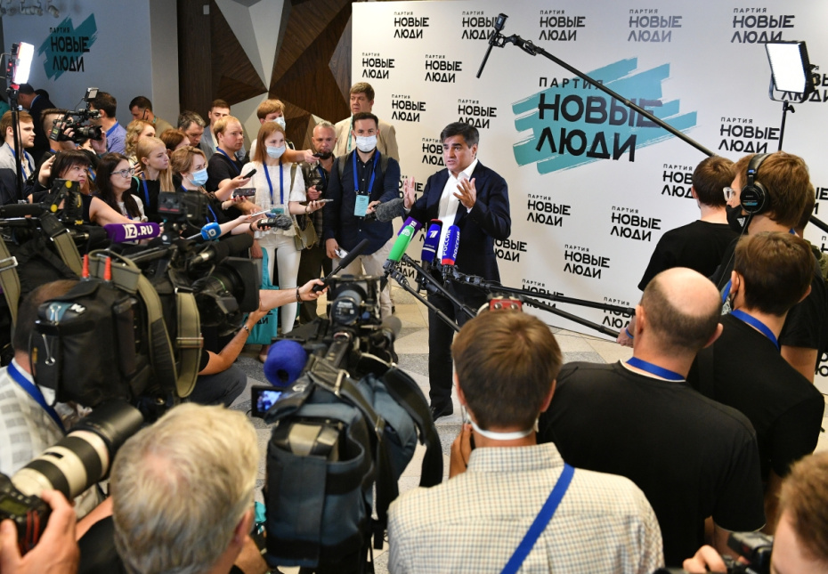 Алексей Нечаев дает интервью на съезде партии «Новые люди» на площадке «Цифровое деловое пространство», 2020 год