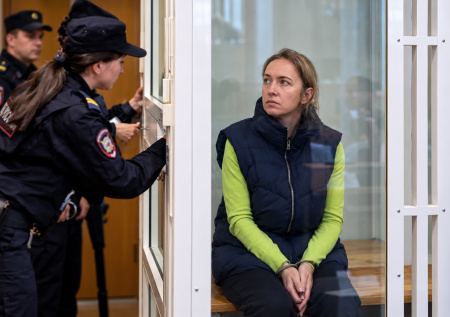 Напоила уксусом, кинула в озеро: мать чуть не убила 12-летнего сына-аутиста