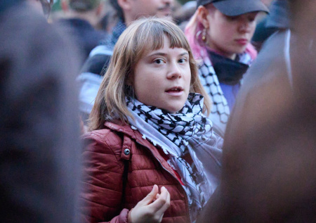 Грета Тунберг присоединилась к протестам в Европе
