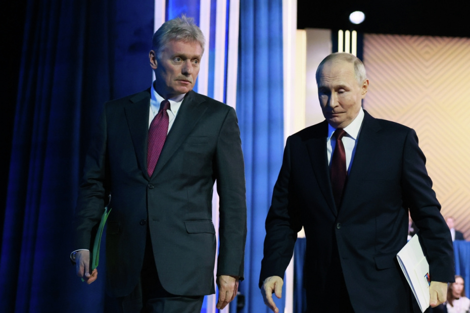Президент РФ Владимир Путин и пресс-секретарь президента РФ Дмитрий Песков