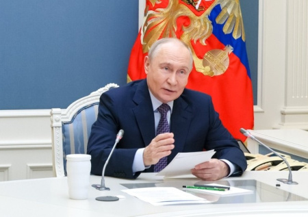 Путин изящной шуткой о шампанском оценил инвестиционные риски