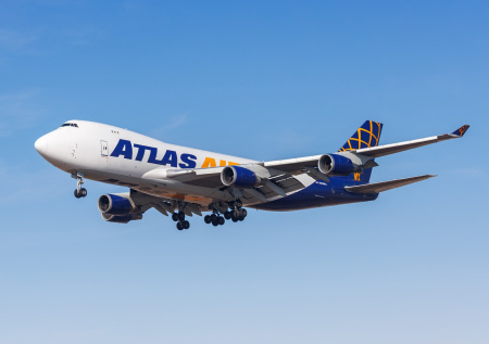 Летевший из США в Китай Boeing 747 подал аварийный сигнал
