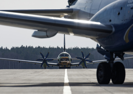 Инцидент с Ан-24 привел к закрытию взлетно-посадочной полосы в Иркутске